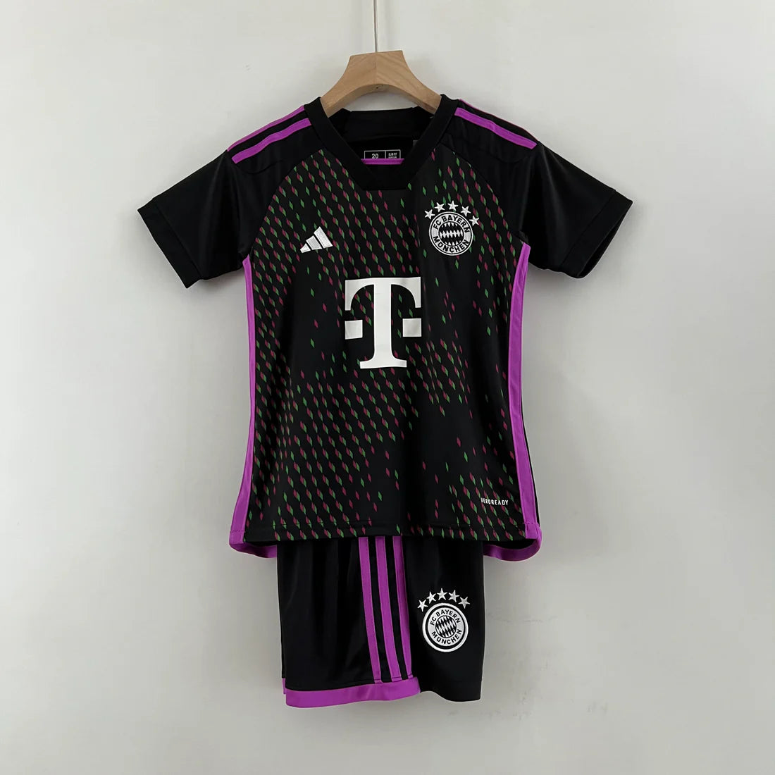 Conjunto Bayern de Múnich 23-24 Visitante (Niño)