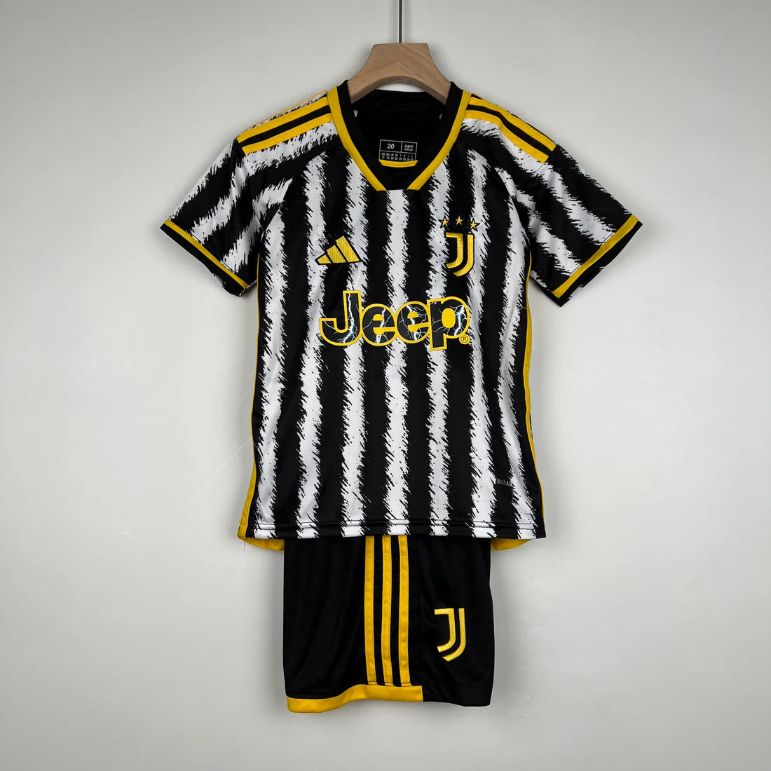 Conjunto Juventus 23-24 Local (Niño)