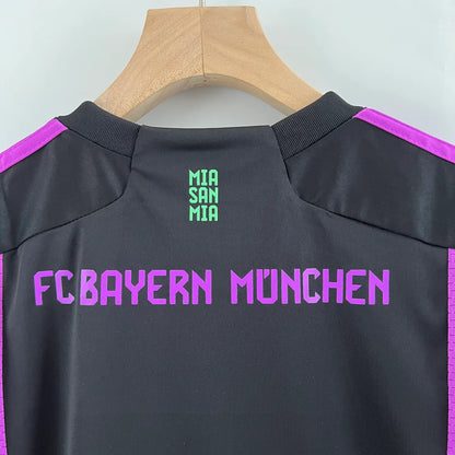 Conjunto Bayern de Múnich 23-24 Visitante (Niño)