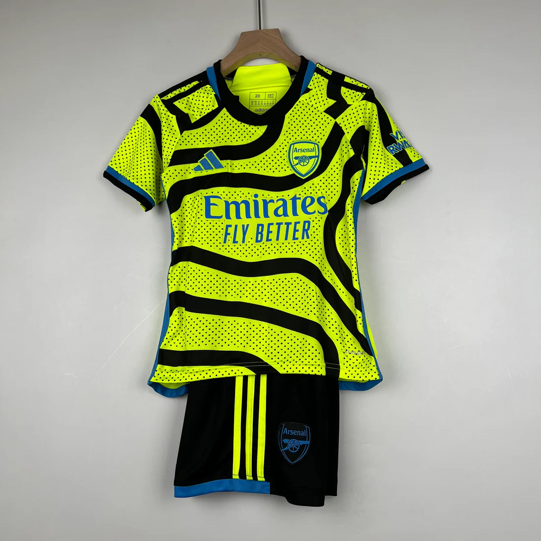 Conjunto Arsenal 23-24 Visitante (Niño)